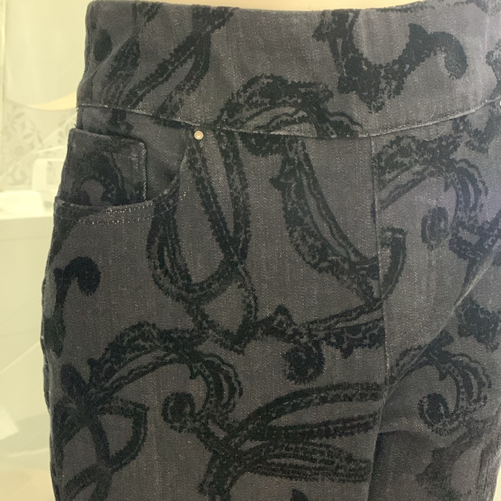 NWT🌸Joseph Ribkoff Black Cropped Jeans - Picture 11 of 17